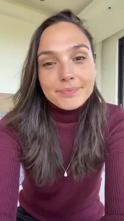 Gal Gadot Singing Imagine With Other Stars