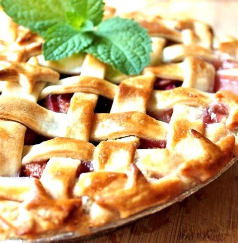 Strawberry Raisin Rhubarb Pie Pies Laurel