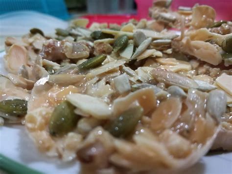 Almond crunchy atau yang dikenali biskut florenta diperbuat menggunakan almond. Resipi Crunchy Almond - Resepi Bergambar
