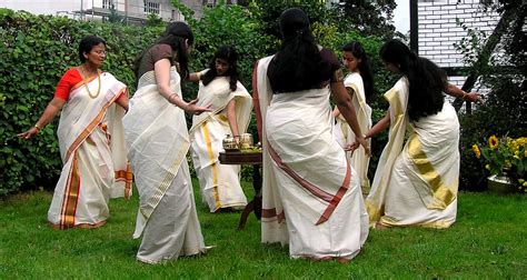 Traditional Dress Of Kerala For Men And Women 2021