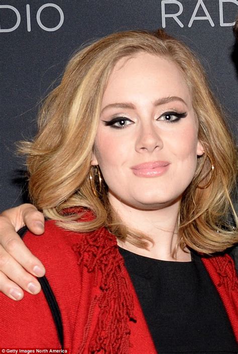adele s make up artist s youtube video shows how to recreate singer s eyeliner flick daily