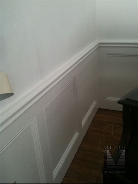What are the different types of wood paneling? WAINSCOTING & CHAIR RAIL: Flat Wall Panel Wainscot