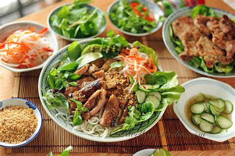 Thịt Heo Nướng Xả Vietnamese Grilled Lemongrass Pork Chops With Rice Noodles Travellingfoodies