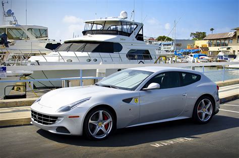 Cada jogo dura cerca de 10 minutos e coloca você em uma ilha remota onde você enfrenta 50 outros jogadores, todos buscando sobrevivência. Ferrari FF — Вікіпедія