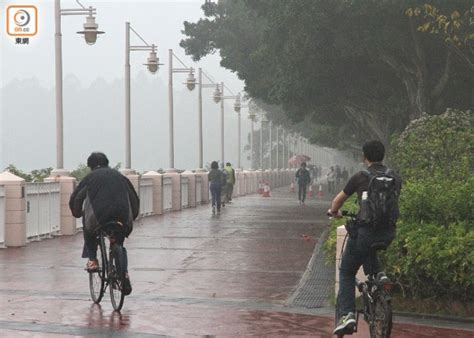 The site owner hides the web page description. 雨帶橫過雷暴警告生效 冷鋒到晚上降至16°C｜即時新聞｜港澳｜on.cc東網