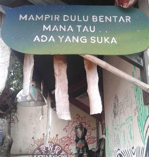 Tulisan pertama berupa slogan berbunyi 'kerja nggak harus namun tulisan kedua yang justru bikin netizen penasaran. 14 Tulisan Lucu yang Pasti Kamu Temui di Jalanan, Bikin ...