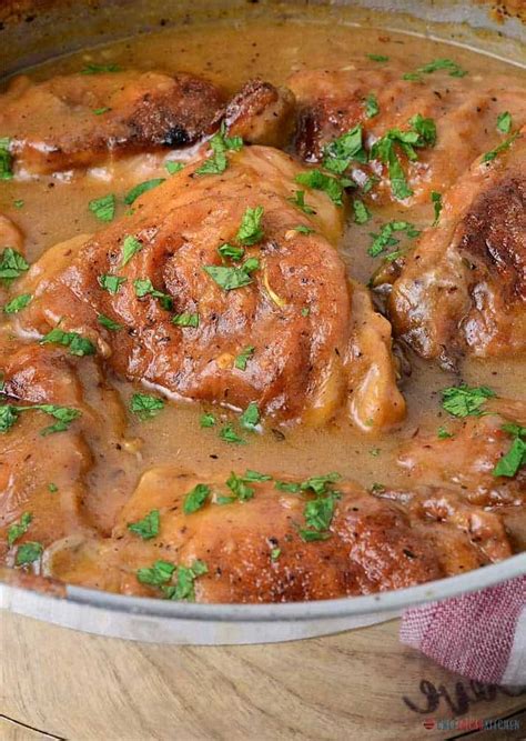 Repeat until all pieces are coated. Easy Creamy Smothered Chicken and Gravy Recipe - Chef ...