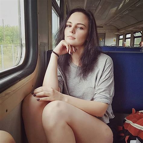 Любительские Фото Девушек В Поезде Картинки фотографии