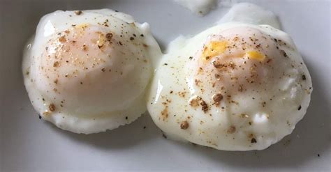 Ovo pochê veja 4 receitas para preparar ovos de gema mole