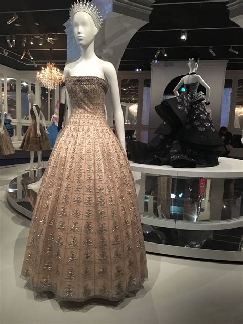 À Exposer Malgré Charge Robe Soirée Brillante Christian Dior Téméraire