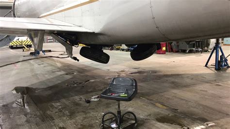 Bombardier Crj 200 Hangar Landing Gear Test Youtube