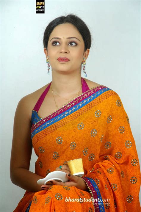 gorgeous neha pendse in saree haapus blogspot