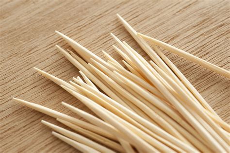 Pile of wooden toothpicks or cocktail sticks - Free Stock Image