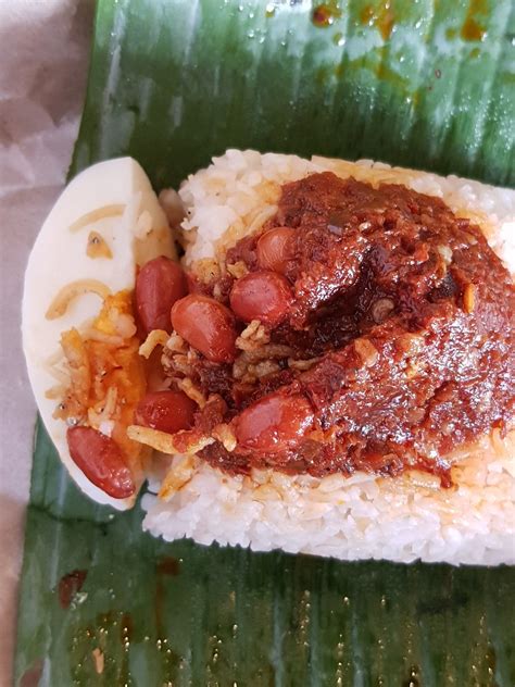 Nasi lemak bk4 rm 1 only. 招牌椰漿飯 Bintang Nasi Lemak Bungkus rm$1.50 @ Restoran Bintan ...