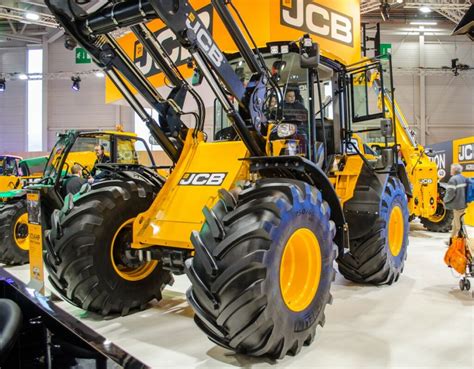 Sima 2017 New Jcb 419s Reaches Out To Contractors Agriland