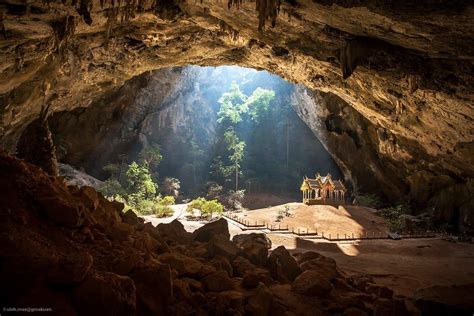 This Is A Temple Inside A Cave In Thailand การเดินทาง