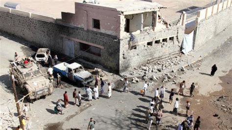 یمن میں سعودی اتحاد کے جیل کمپلیکس پر فضائی حملے میں 60 ہلاک Bbc News