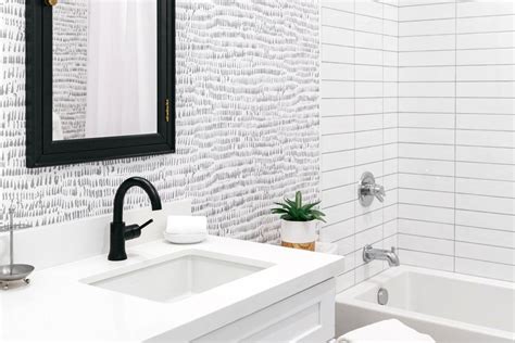 5 Smart Ways To Use Wallpaper In Your Bathroom