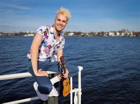 Jendrik sigwart wurde am 27. I Don't Feel Hate: Jendrik Sigwart stellt seinen ESC-Song ...