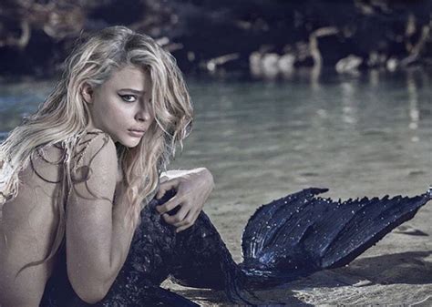 ついに人魚姿を解禁‥！？クロエ・モレッツの実写版 リトルマーメイドが美しすぎる Mermaid Photography Mermaid Photo Shoot Chloe Grace