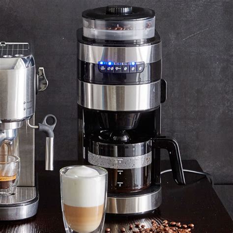 Dotée d'un mousseur à lait, cette machine automatique est. Machine à café avec broyeur : un café frais à tout moment ...
