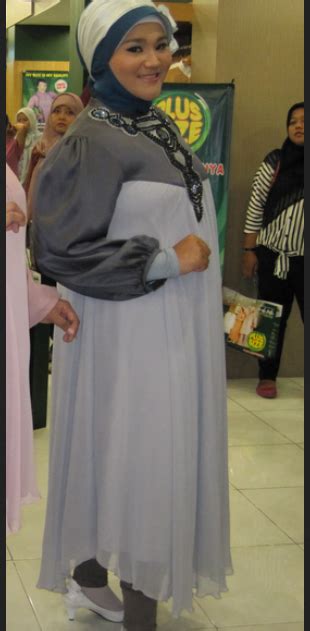 Pilihlah sesuai selera dan gaya personalmu, ya! Model Baju Muslim Untuk Orang Gemuk Pendek