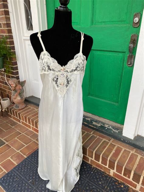 Gorgeous Sexy Vintage Beaded Lace Crisscross Nightgown Gem
