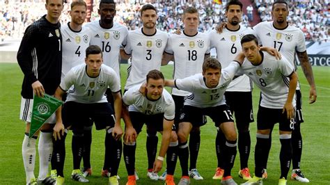 Commande ton maillot de l'équipe nationale allemande aujourd'hui ! Euro 2016 : la Pologne accroche l'Allemagne