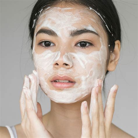 Whats The Deal With Maskne This Skincare Habit Prevents Mask Acne