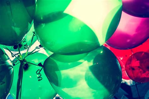 Maybe you would like to learn more about one of these? Arti Mimpi Tentang Balon Besar Mengudara | Paramimpi ...
