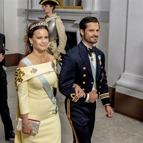 Carlos Felipe De Suecia Y Sofia De Suecia Con Su Tiara Nupcial En La