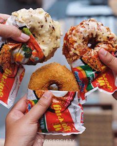Sudah jadi favorit banyak umat dong ya, termasuk saya. Viral Indomie Donat Goreng, Begini Resep Mudah Membuatnya ...