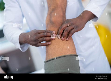 Skinned Knee Hi Res Stock Photography And Images Alamy