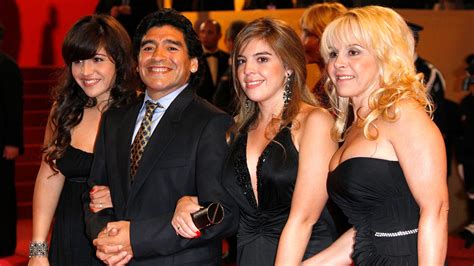 Y fue dentro de este contexto, que el diputado hizo noticia y fue lo más comentado en redes sociales. Contundente mensaje de Gianinna Maradona sobre su familia ...