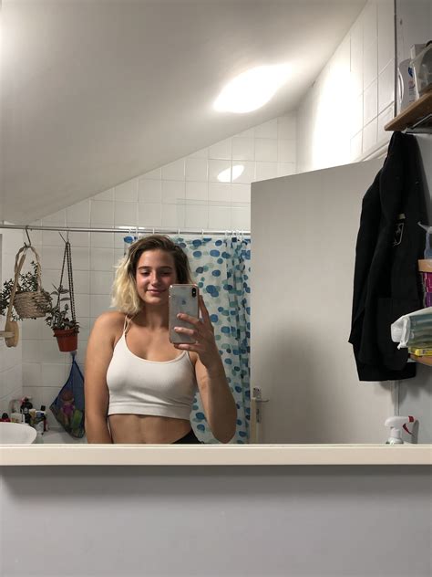 Pin By Shea Finkelstein On 2019 Mirror Selfie Mirror Selfie