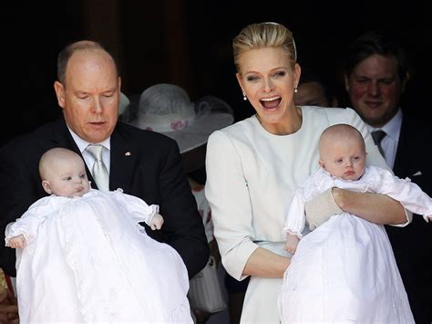 Adel fürstin charlène von monaco unter vollnarkose operiert. Fürst Albert und Charlène: Die schönsten Bilder ihrer Kinder