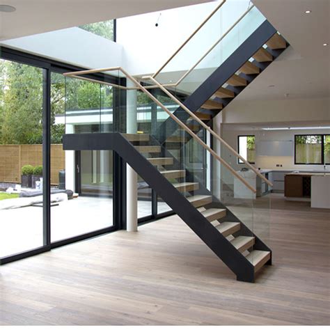 China Custom Floating Stairs And Single Stringer Staircases With