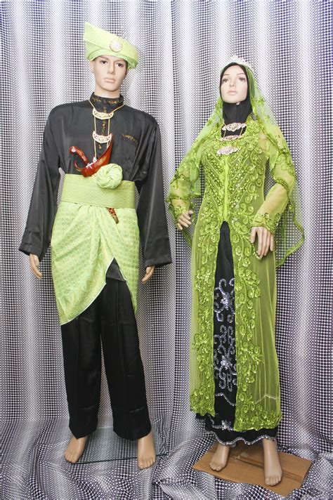 Baju melayu yang dijual adalah dari jenis kain pearl skin, kecuali dinyatakan secara spesifik. Sewa pakaian atau busana atau baju pengantin songket, dan ...