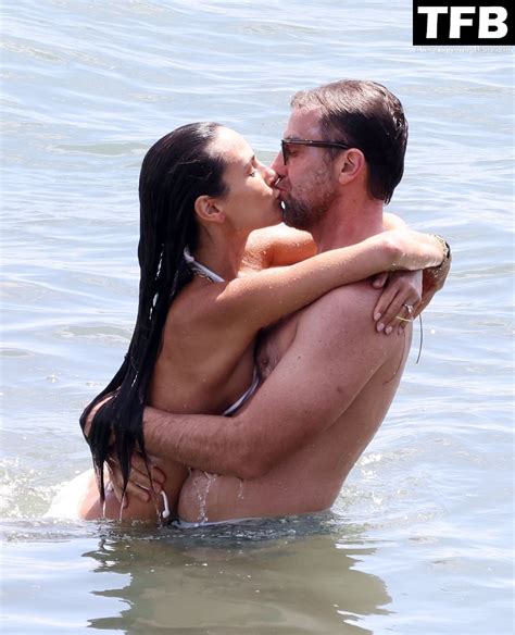Jordana Brewster Mason Morfit Have A Steamy Pda Session On The Beach Photos Nude