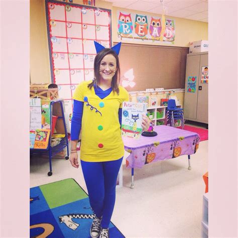 Pete The Cat And His Four Groovy Buttons Teacher Halloween Costumes