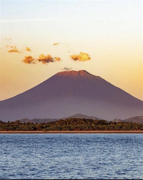 El Salvador 🇸🇻 In 2021 Natural Landmarks Landmarks Mountains