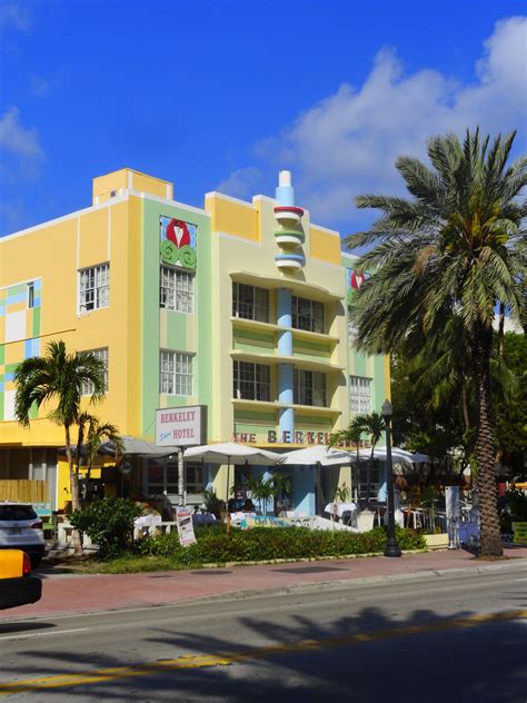 Art Deco Bldg South Beach Miami By Lucie