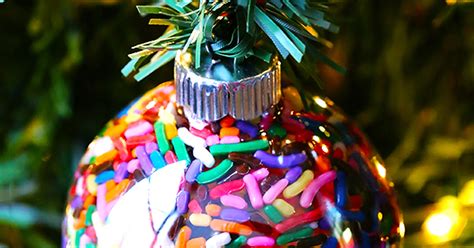 10 Candy Xmas Ornaments You Can Make With Kids