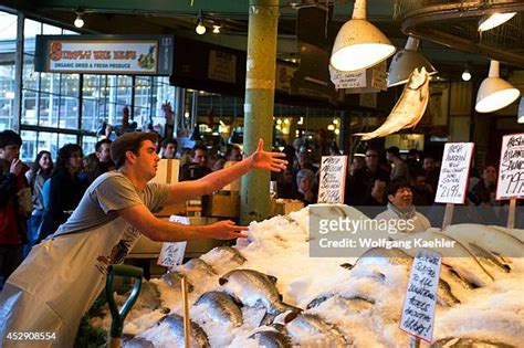 Seattle Fish Market Photos And Premium High Res Pictures Getty Images
