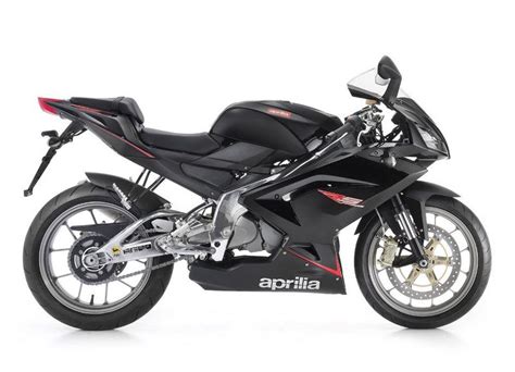 Classical aprilia black is now joined by a gp aprilia white version, that gives the rs 125 a mix of sporty good looks and italian elegance, just like its big sister. 2012 Aprilia RS 125 | Top Speed