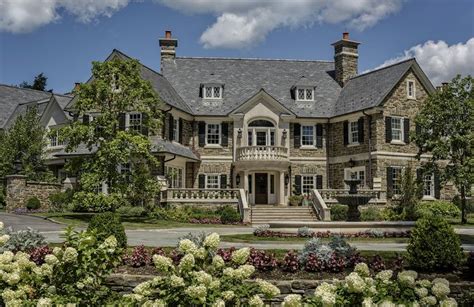 23 Stunning Stone Mansions Chairish Blog Stone Mansion Mansions