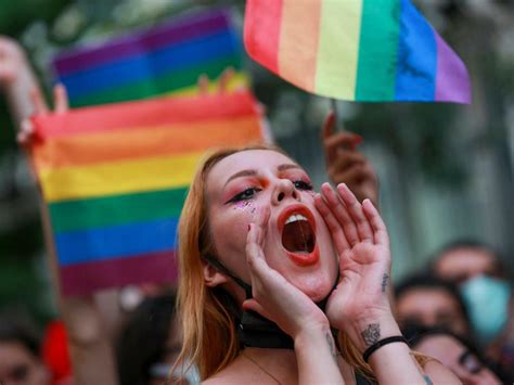 Protest gegen LGBTQ Feindlichkeit Türkische Polizei geht hart gegen