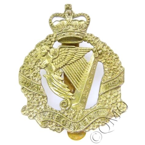Royal Irish Regiment Cap Badge Laurel Wreath