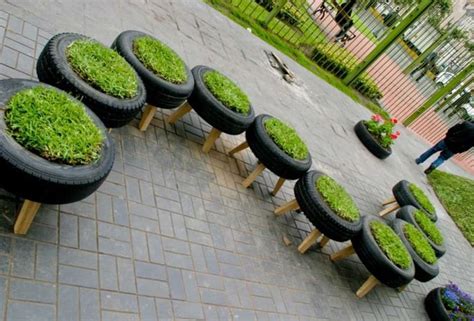 Creative Decorations with Recycled Items to Turn your Backyard into Art