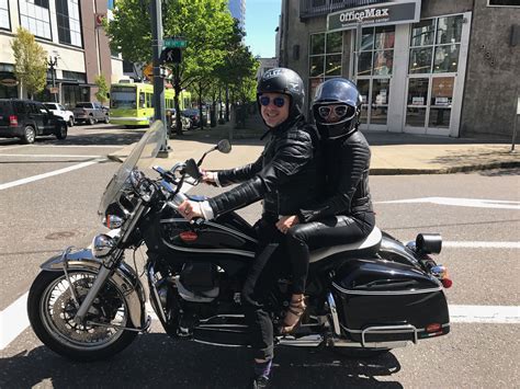 Moto guzzi announced the california vintage touring motorcycle, the newest in a line that stretches back 35 years to the original v7 california, introduced in 1971. ボード「GUZZI cream」のピン